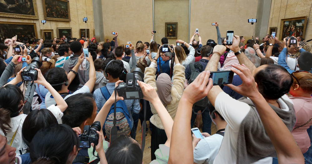 Mona Lisa w/ cell phones