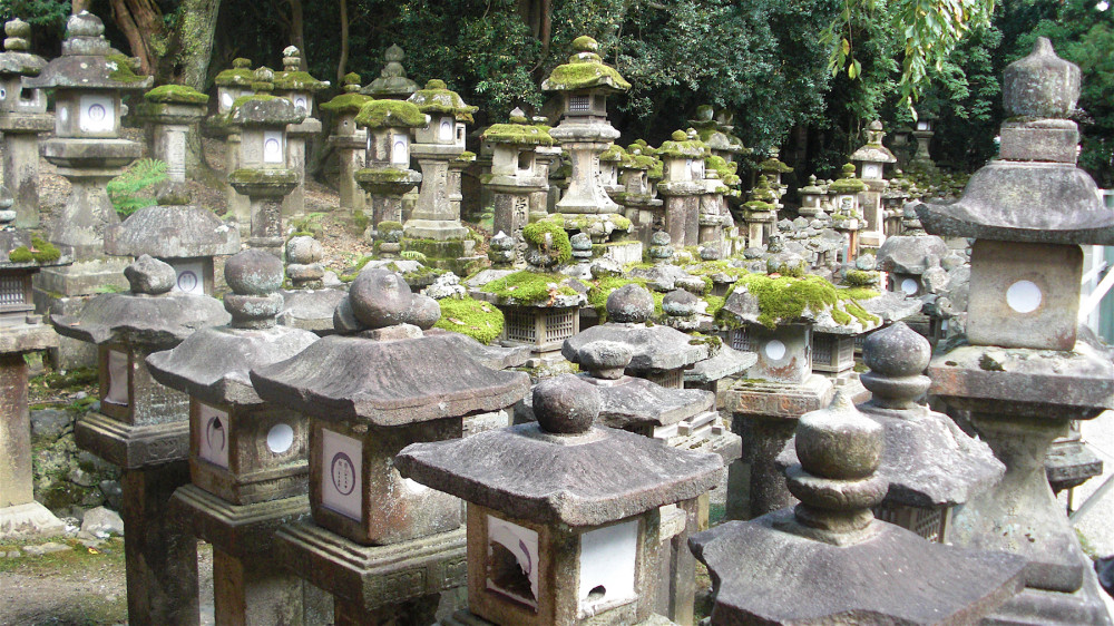 Nara stone lanterns x