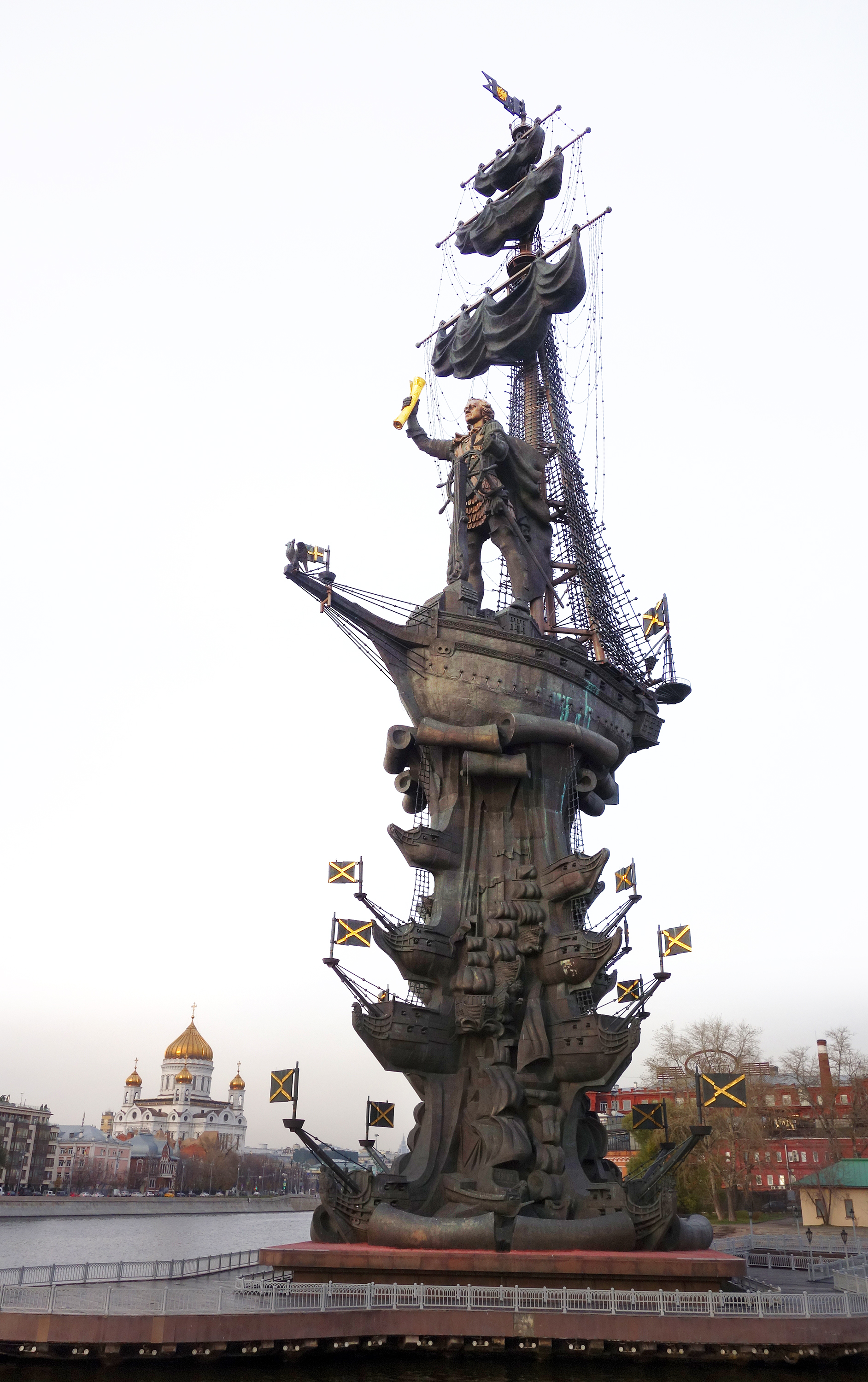 Moscow, wierd ship monument